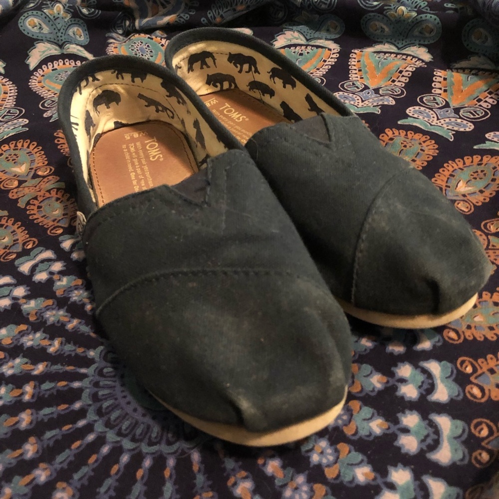 Gently worn navy Toms :)